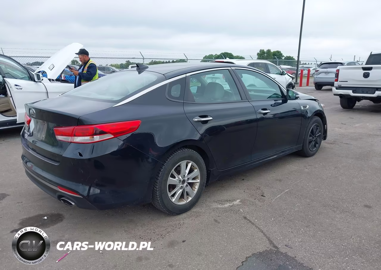 2017 Kia Optima Lx VIN:5XXGT4L31HG156643 - 4