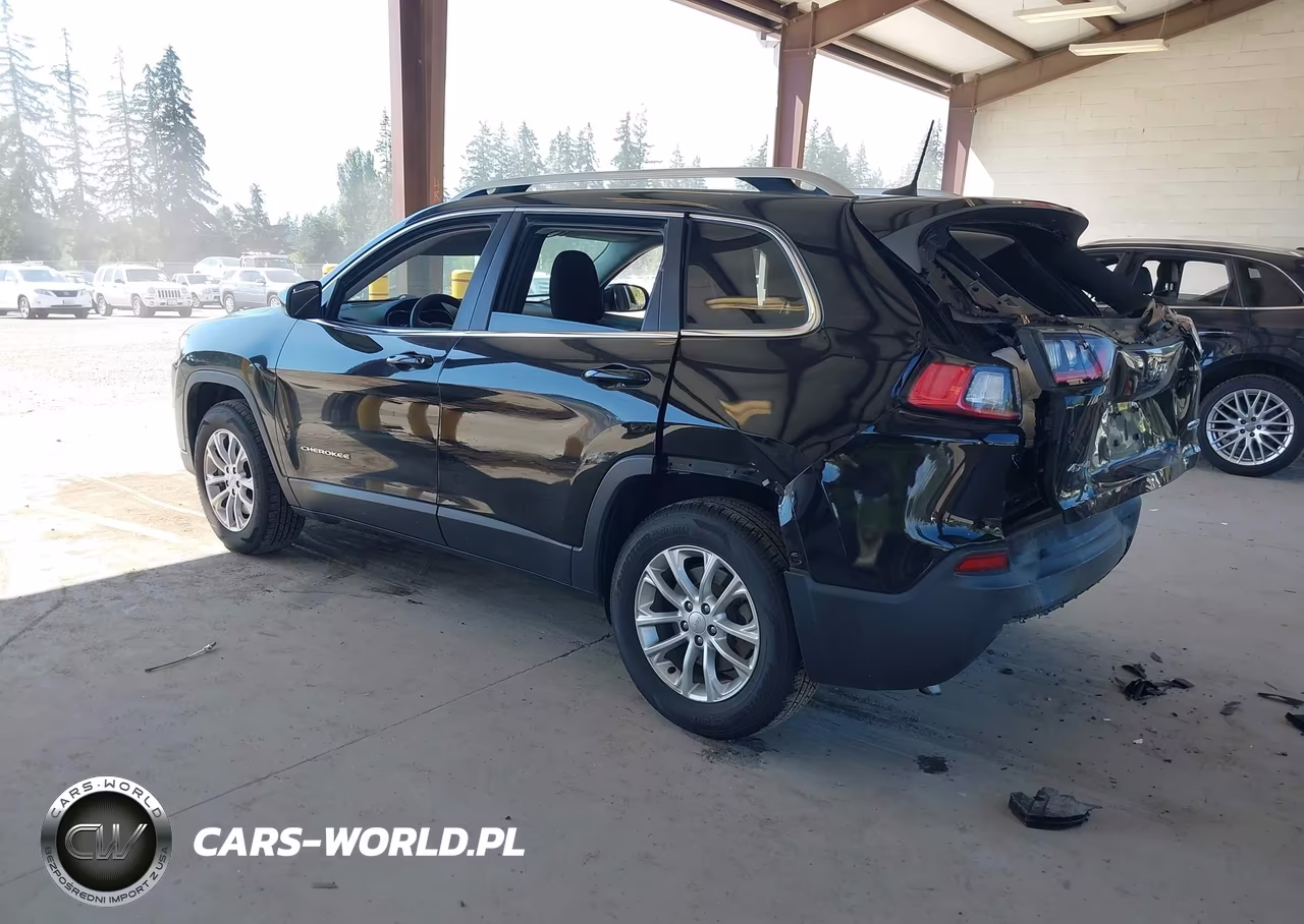 2019 Jeep Cherokee Latitude 4X4 VIN:1C4PJMCB7KD257717 - 3