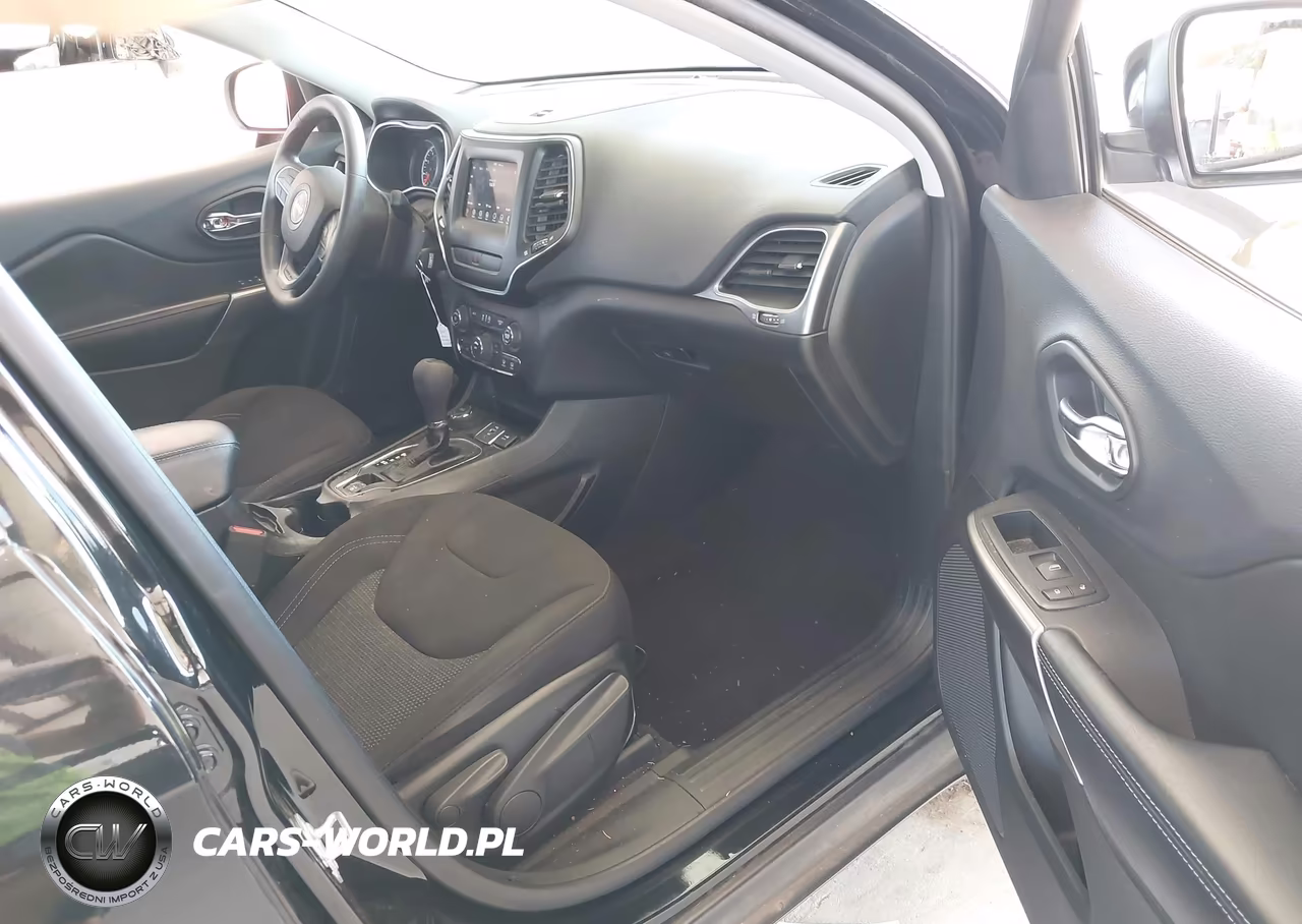 2019 Jeep Cherokee Latitude 4X4 VIN:1C4PJMCB7KD257717 - 5