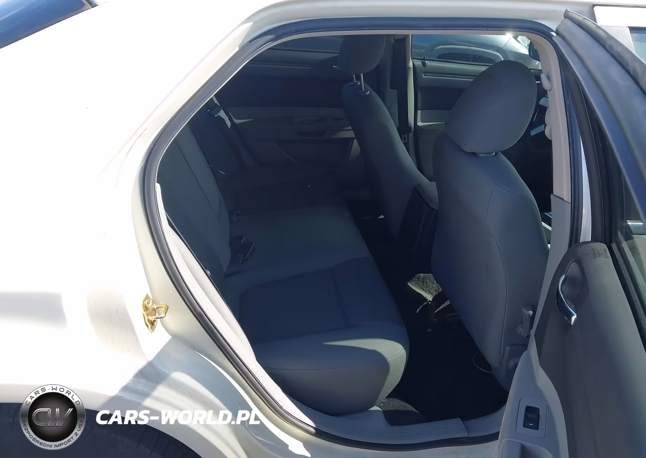 2006 Chrysler 300 VIN:2C3KA43R86H313796 - 8