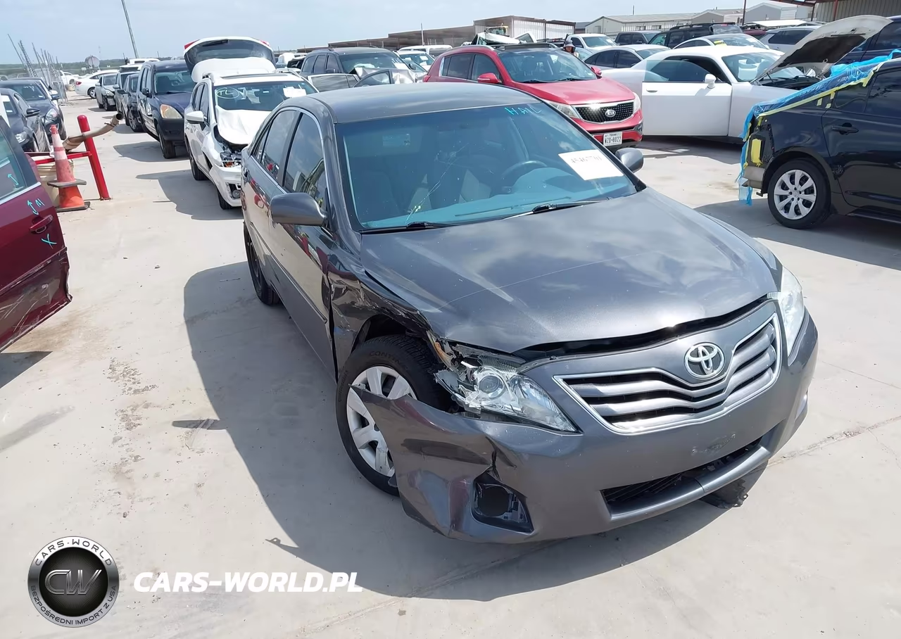 2010 Toyota Camry Le – zdjęcie 1 z 17