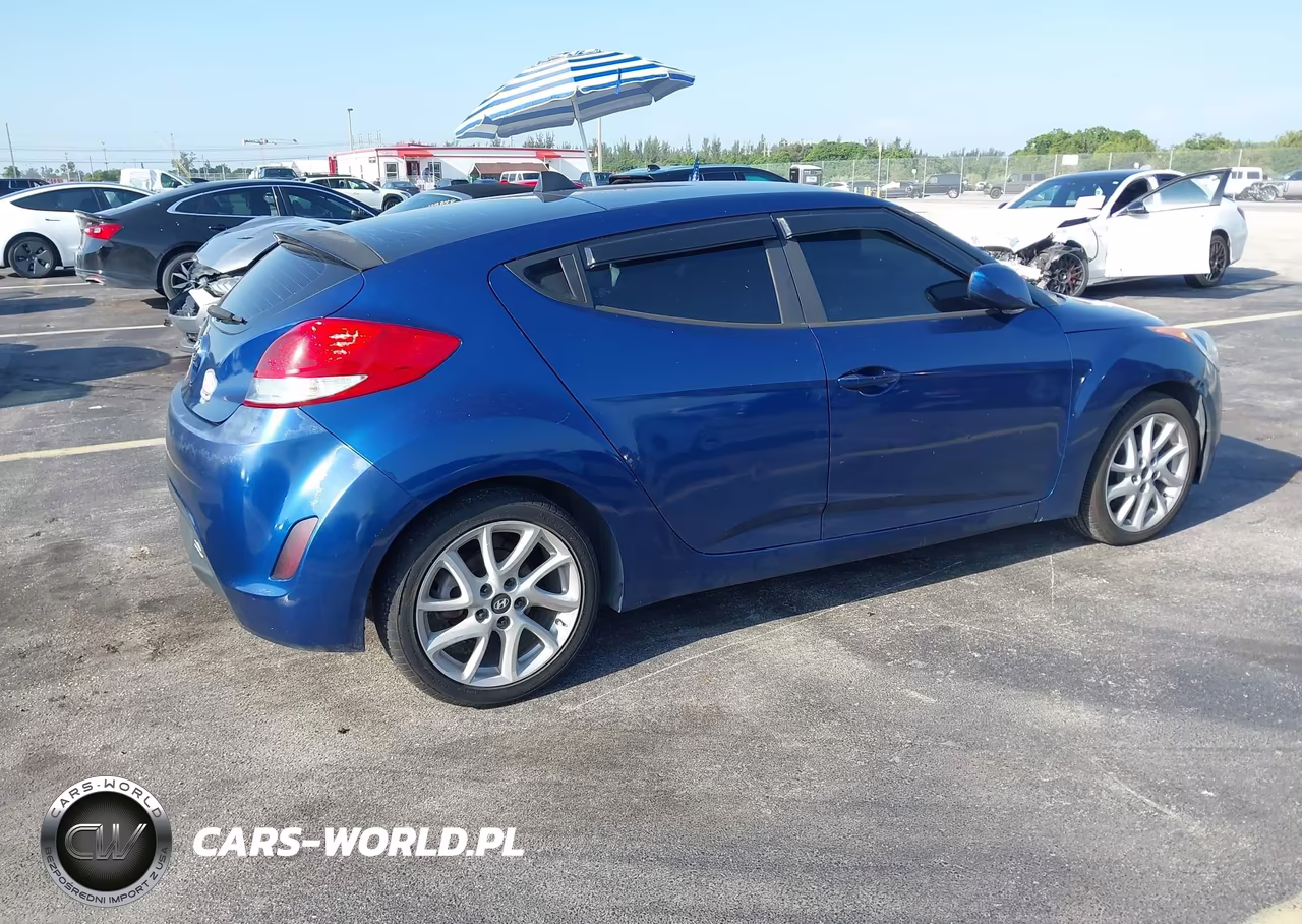 2017 Hyundai Veloster VIN:KMHTC6AD6HU305706 - 4