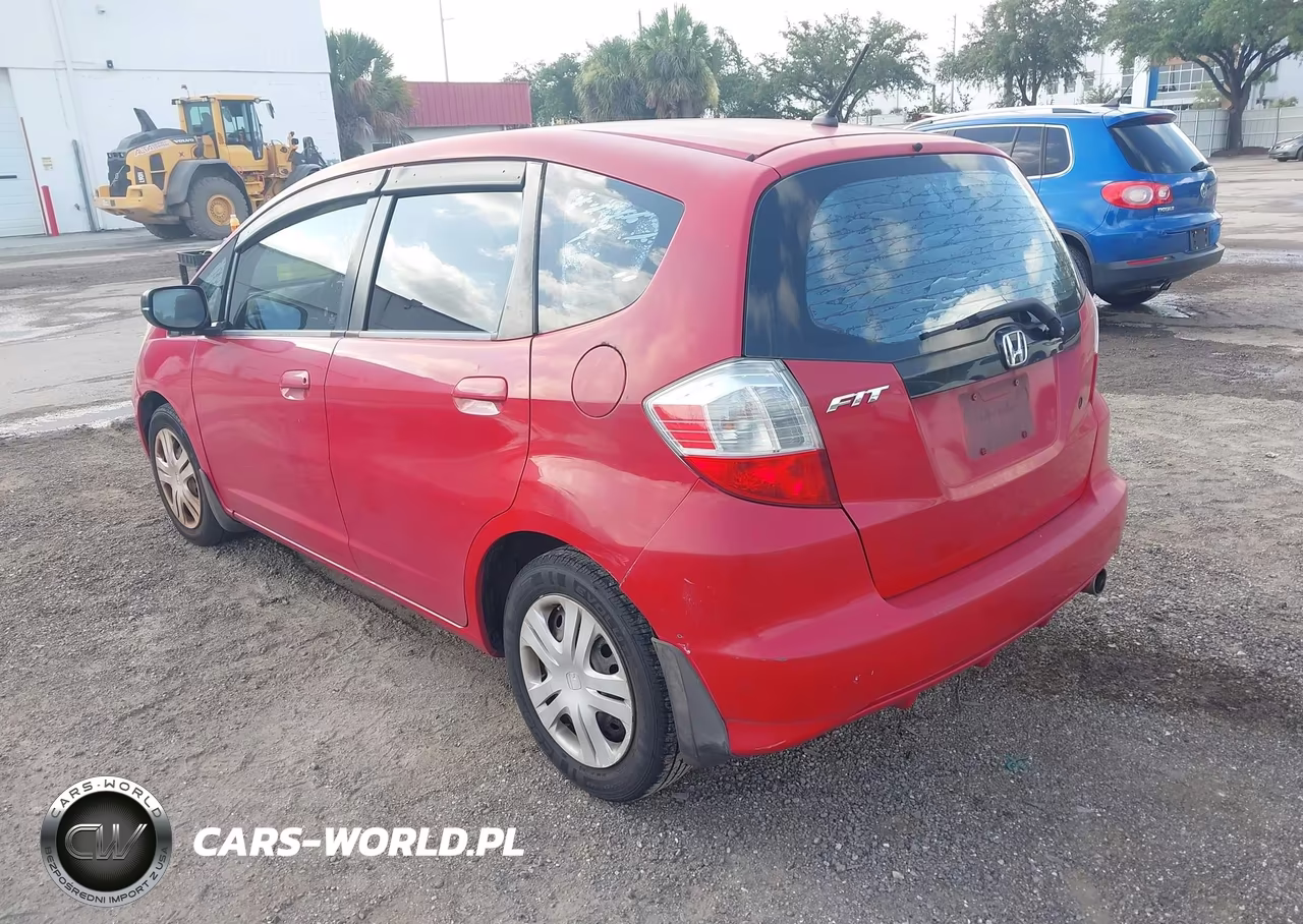 2010 Honda Fit VIN:JHMGE8H26AC007196 - 3