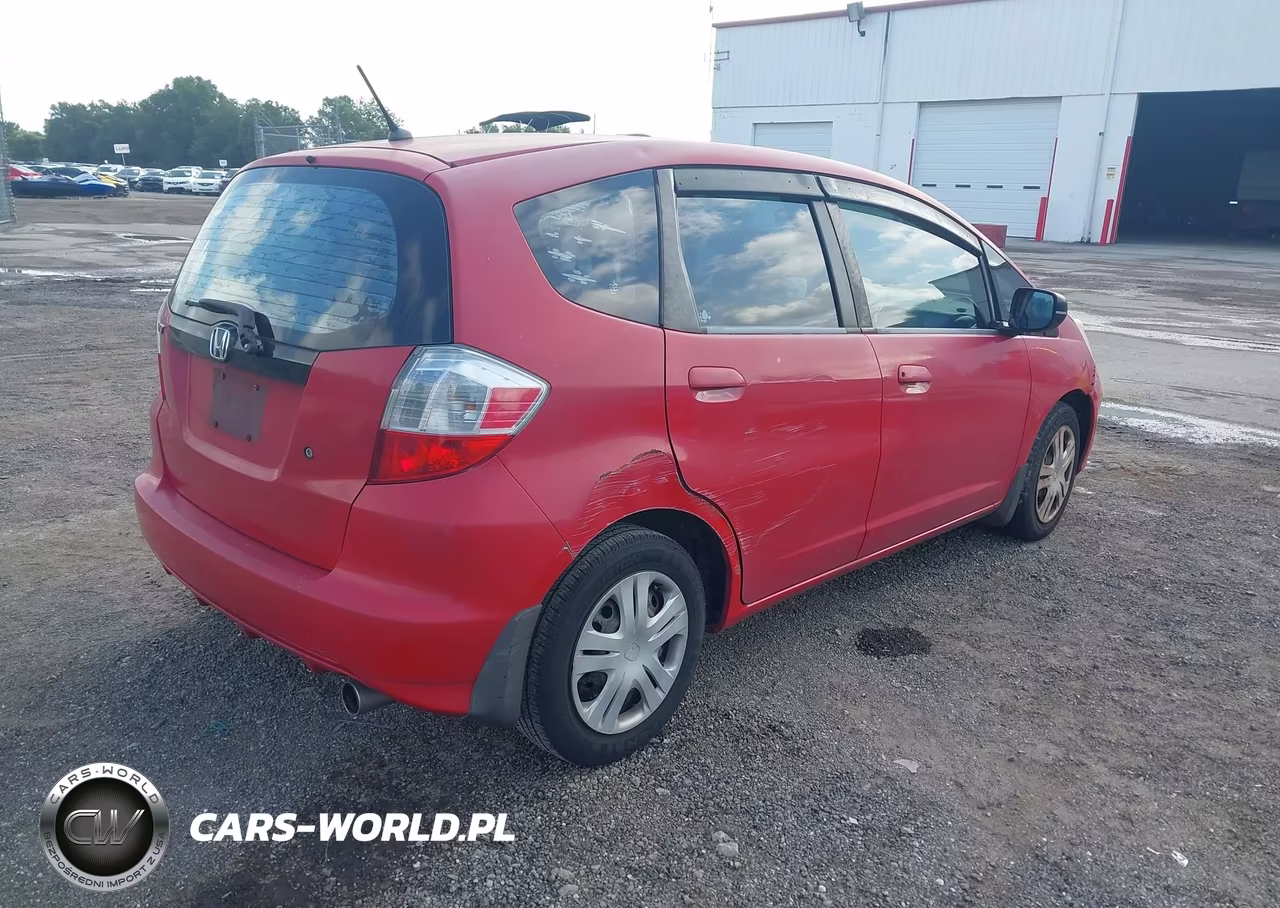2010 Honda Fit VIN:JHMGE8H26AC007196 - 4