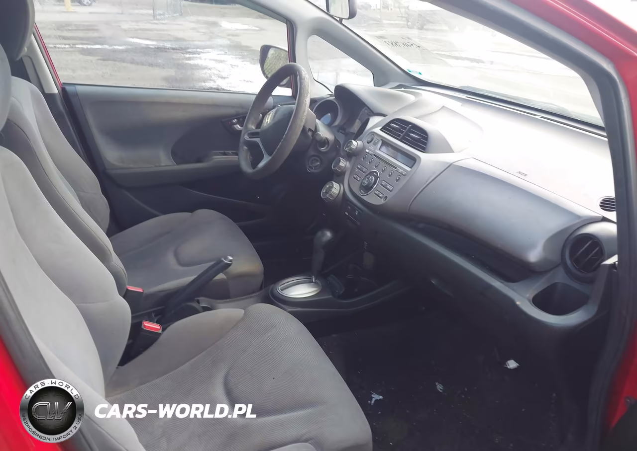 2010 Honda Fit VIN:JHMGE8H26AC007196 - 5