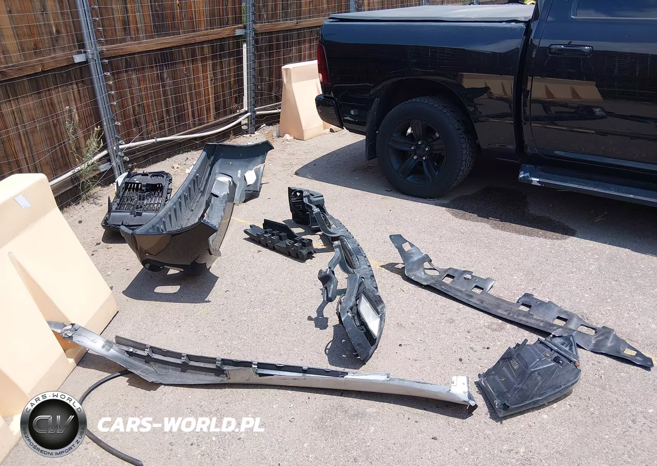 2018 Ram 1500 Sport VIN:1C6RR7MT8JS240937 - 12