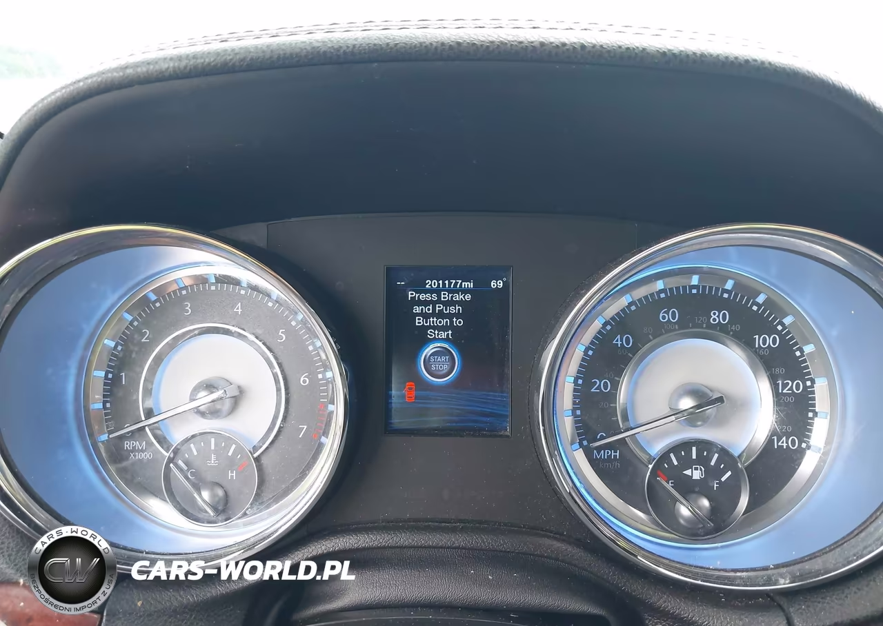 2012 Chrysler 300 Limited VIN:2C3CCACG8CH113329 - 7