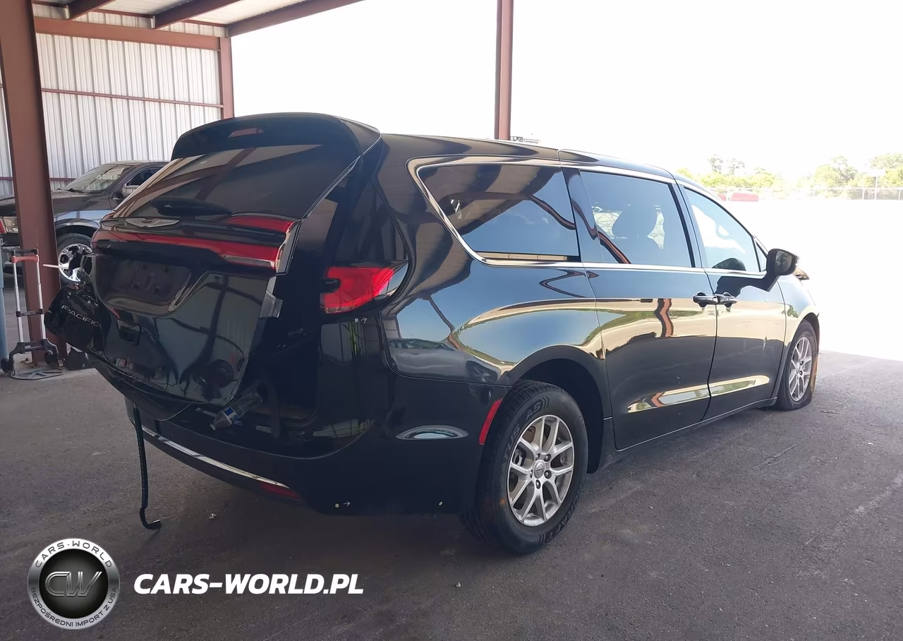 2023 Chrysler Pacifica Touring L VIN:2C4RC1BG7PR574089 - 4