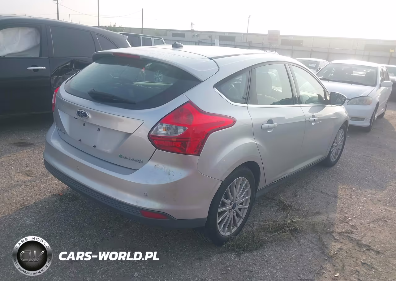 2013 Ford Focus Electric VIN:1FADP3R46DL335665 - 4
