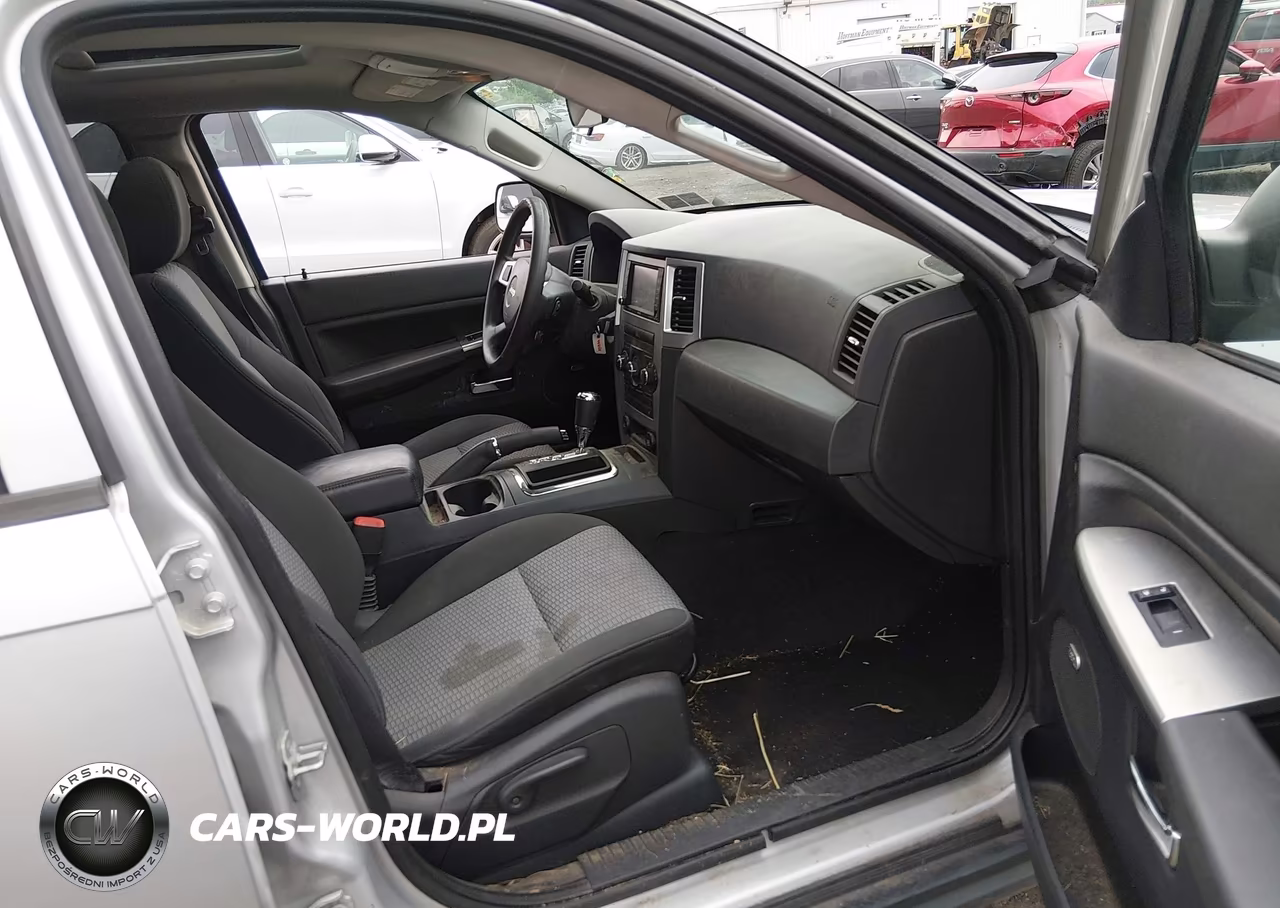 2009 Jeep Grand Cherokee Laredo VIN:1J8GR48K39C553781 - 5