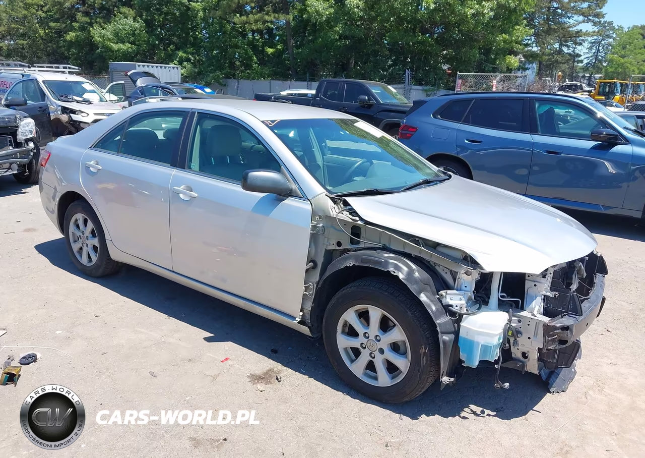 TOYOTA CAMRY – zdjęcie 1 z 17
