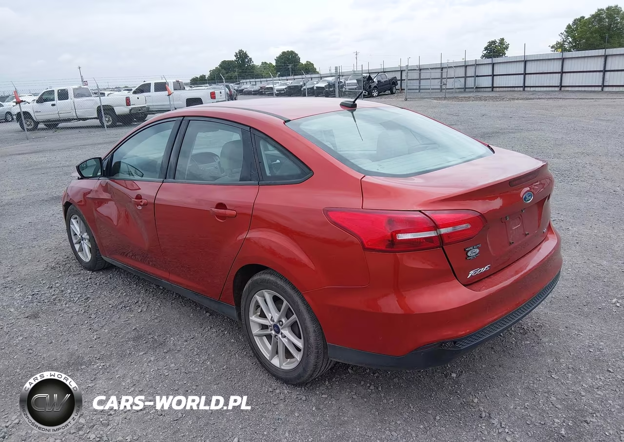 2018 Ford Focus Se VIN:1FADP3F25JL316670 - 3
