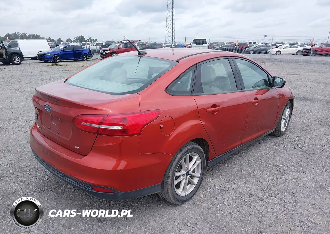 2018 Ford Focus Se VIN:1FADP3F25JL316670 - 4