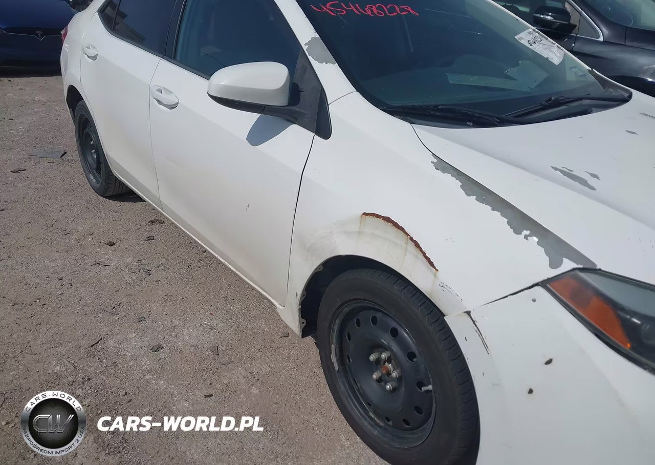 2015 Toyota Corolla Le VIN:5YFBURHE1FP302221 - 17
