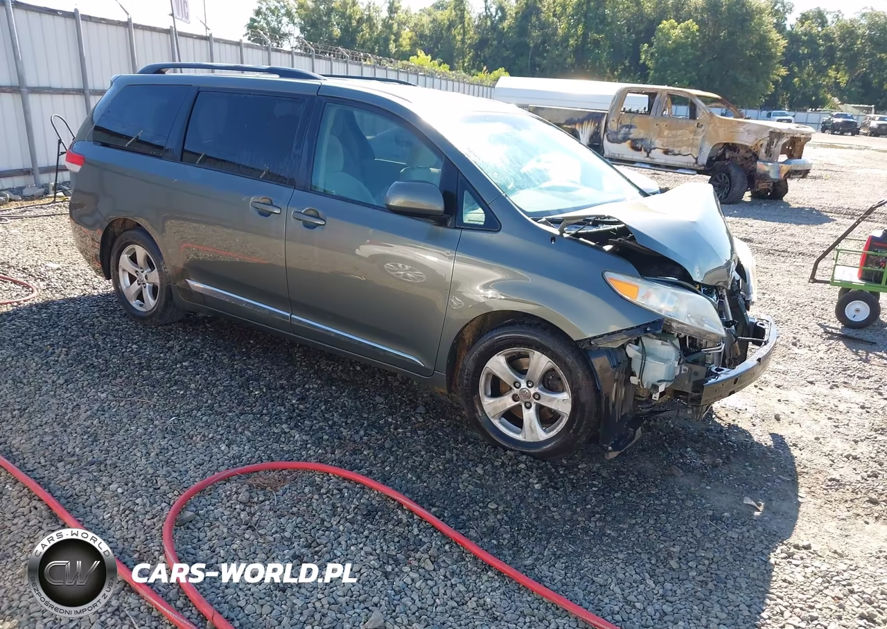 2011 Toyota Sienna Le V6 – zdjęcie 1 z 17