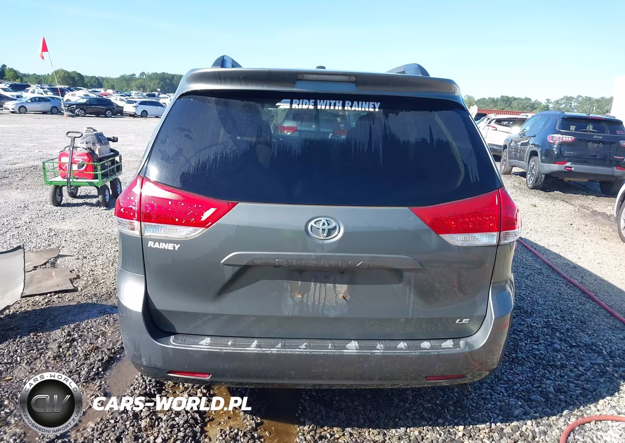 2011 Toyota Sienna Le V6 VIN:5TDKK3DC5BS095390 - 17