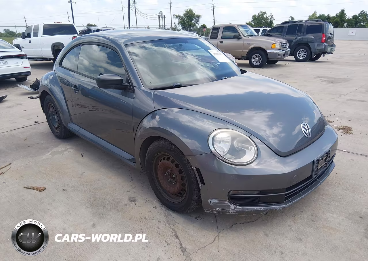 2013 Volkswagen Beetle 2.5L Entry – zdjęcie 1 z 11