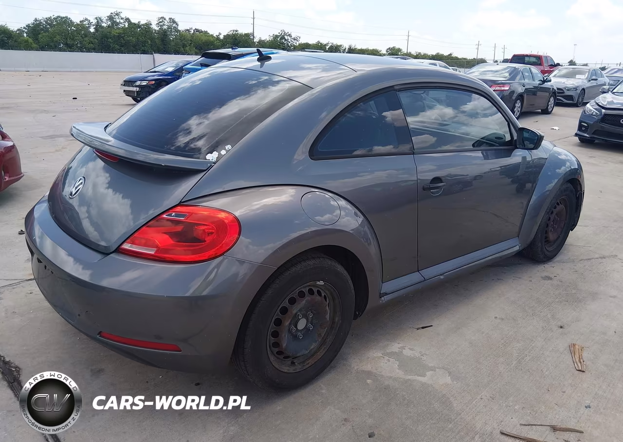 2013 Volkswagen Beetle 2.5L Entry VIN:3VWFP7AT7DM644652 - 4