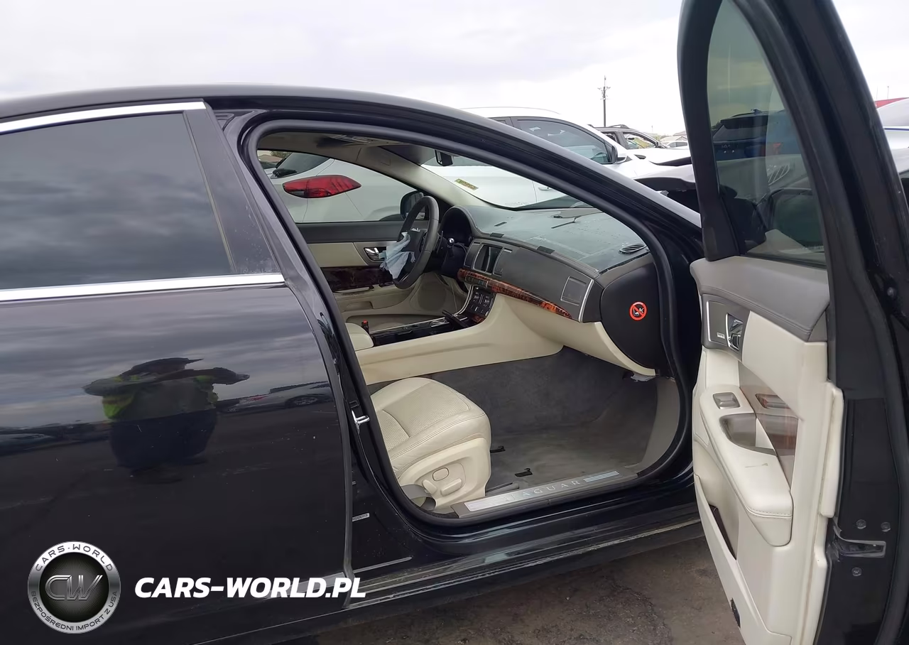 2010 Jaguar Xf Premium VIN:SAJWA0GB1ALR52666 - 5