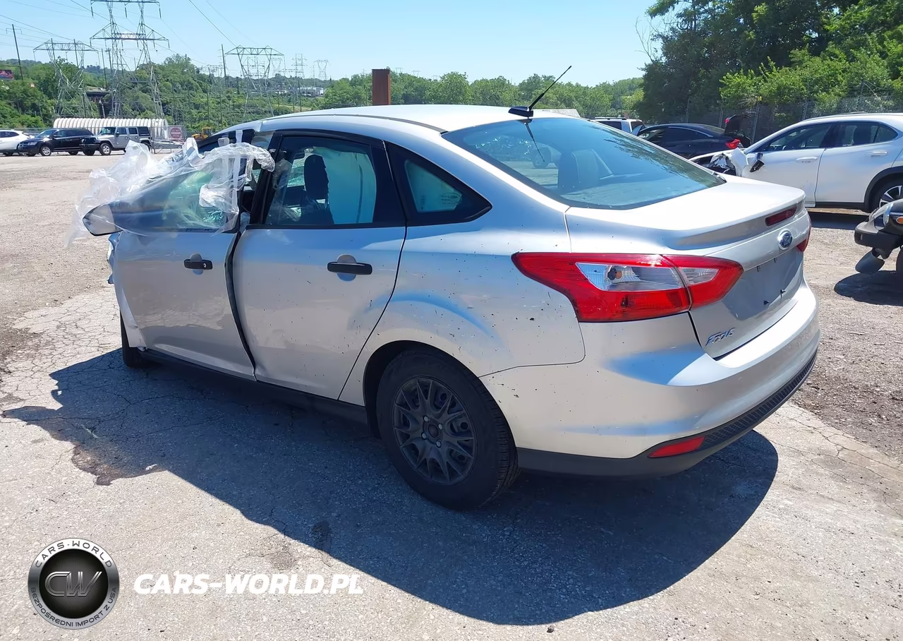 2013 Ford Focus S VIN:1FADP3E28DL299823 - 3