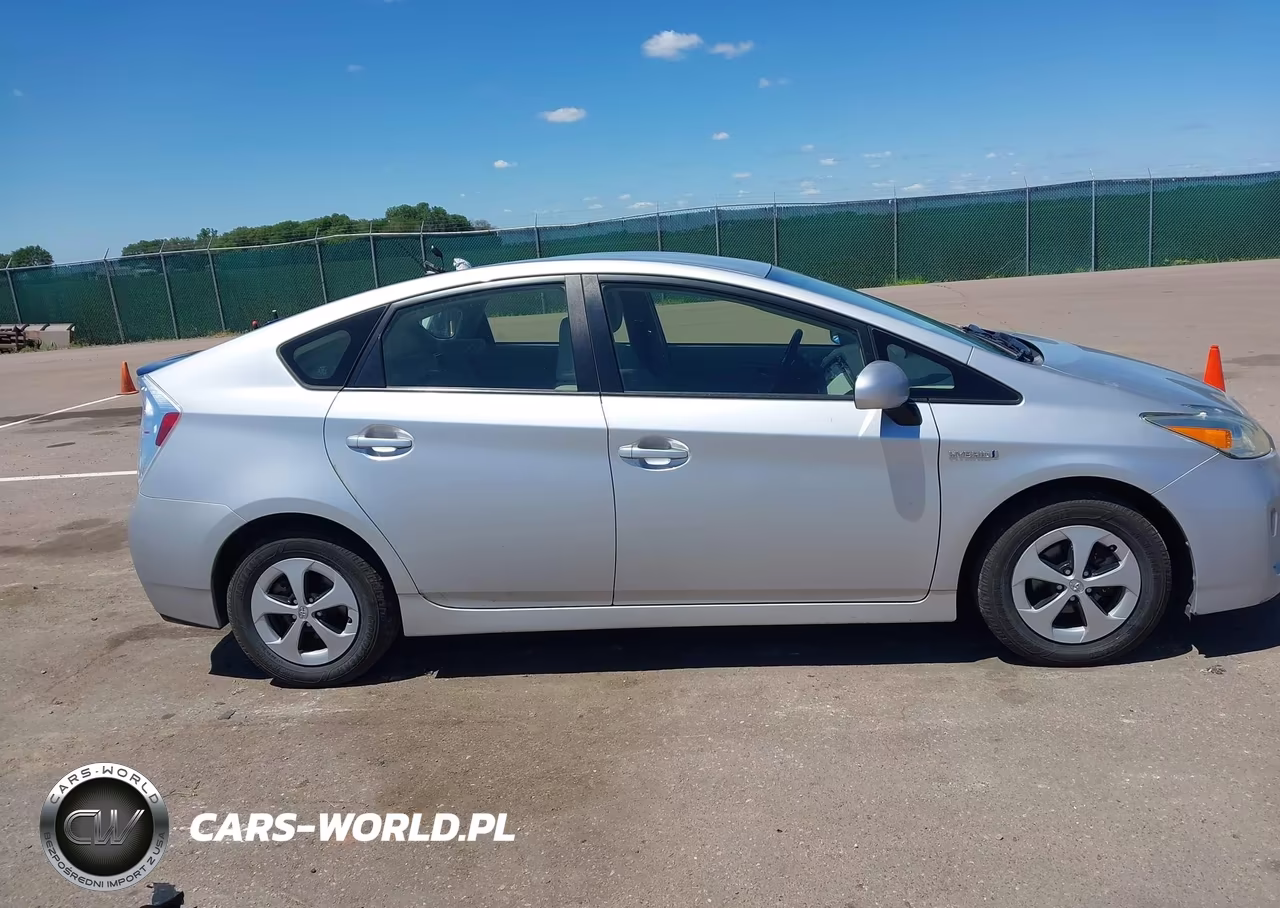 2013 Toyota Prius Two VIN:JTDKN3DU7D0349428 - 13