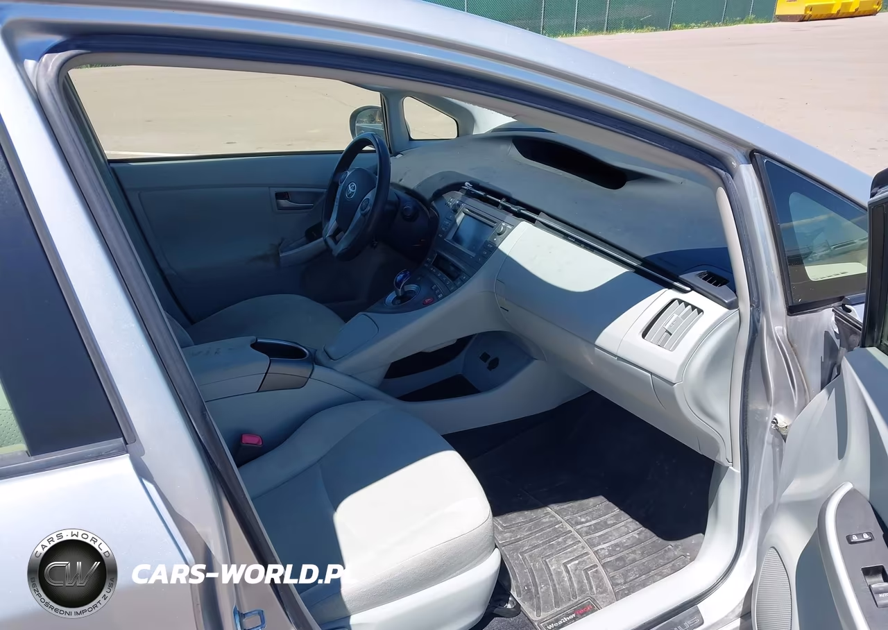 2013 Toyota Prius Two VIN:JTDKN3DU7D0349428 - 5