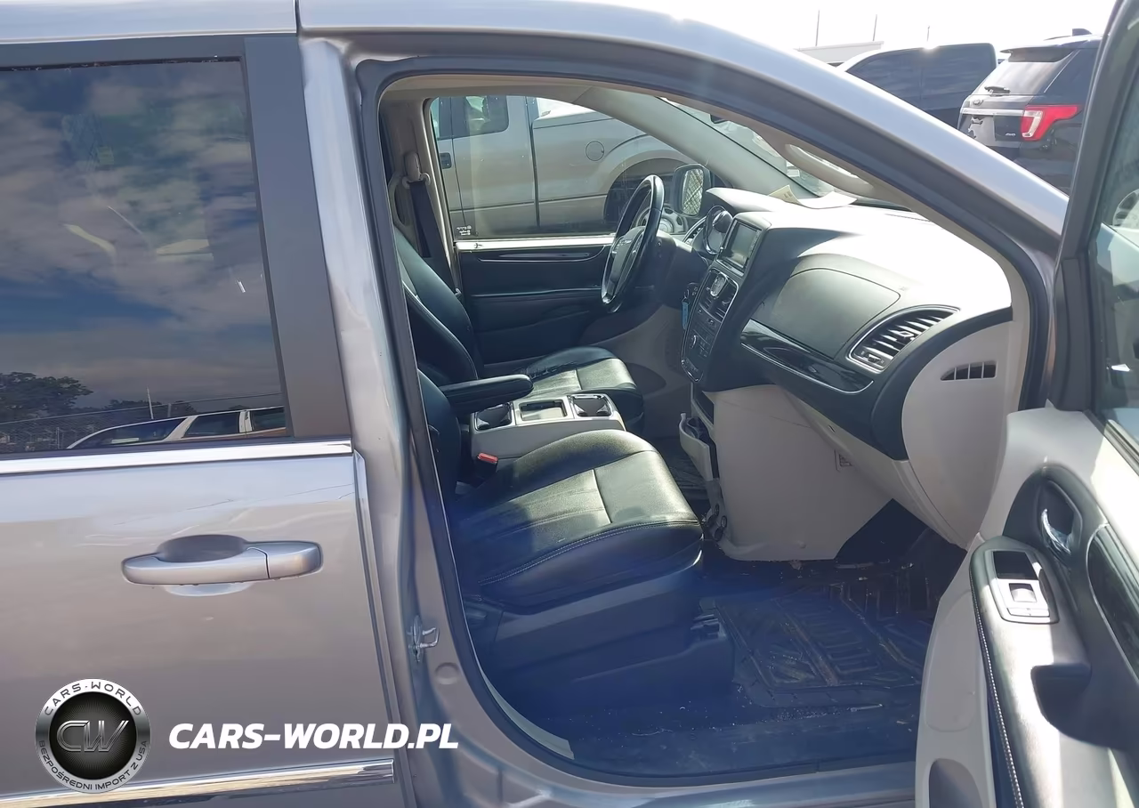 2014 Chrysler Town & Country Touring VIN:2C4RC1BG4ER159759 - 5