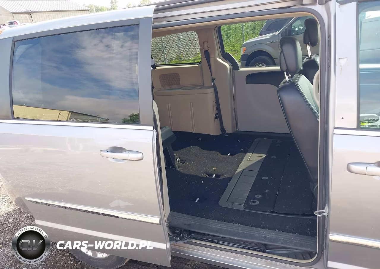 2014 Chrysler Town & Country Touring VIN:2C4RC1BG4ER159759 - 8