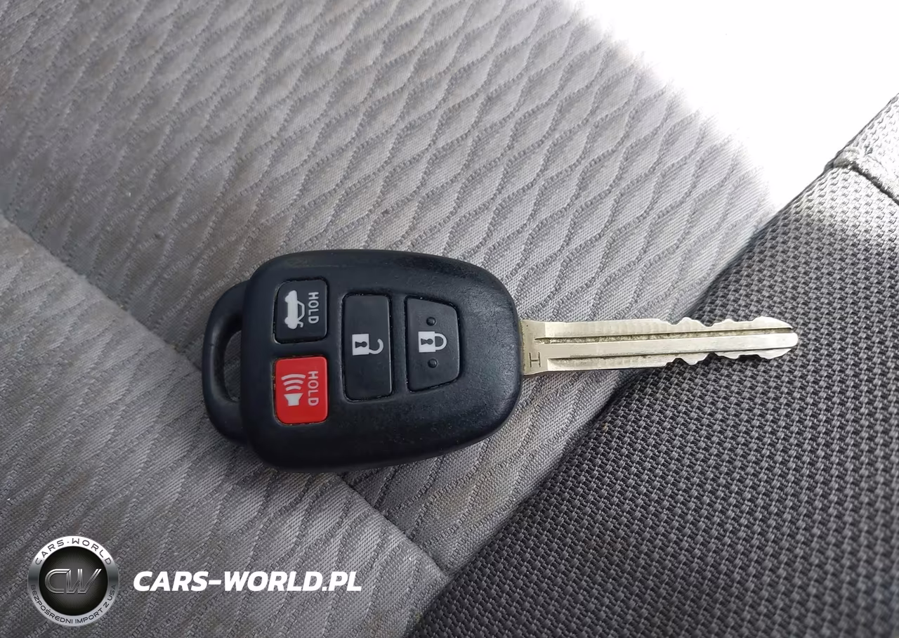 2018 Toyota Corolla Le VIN:2T1BURHE1JC096794 - 11