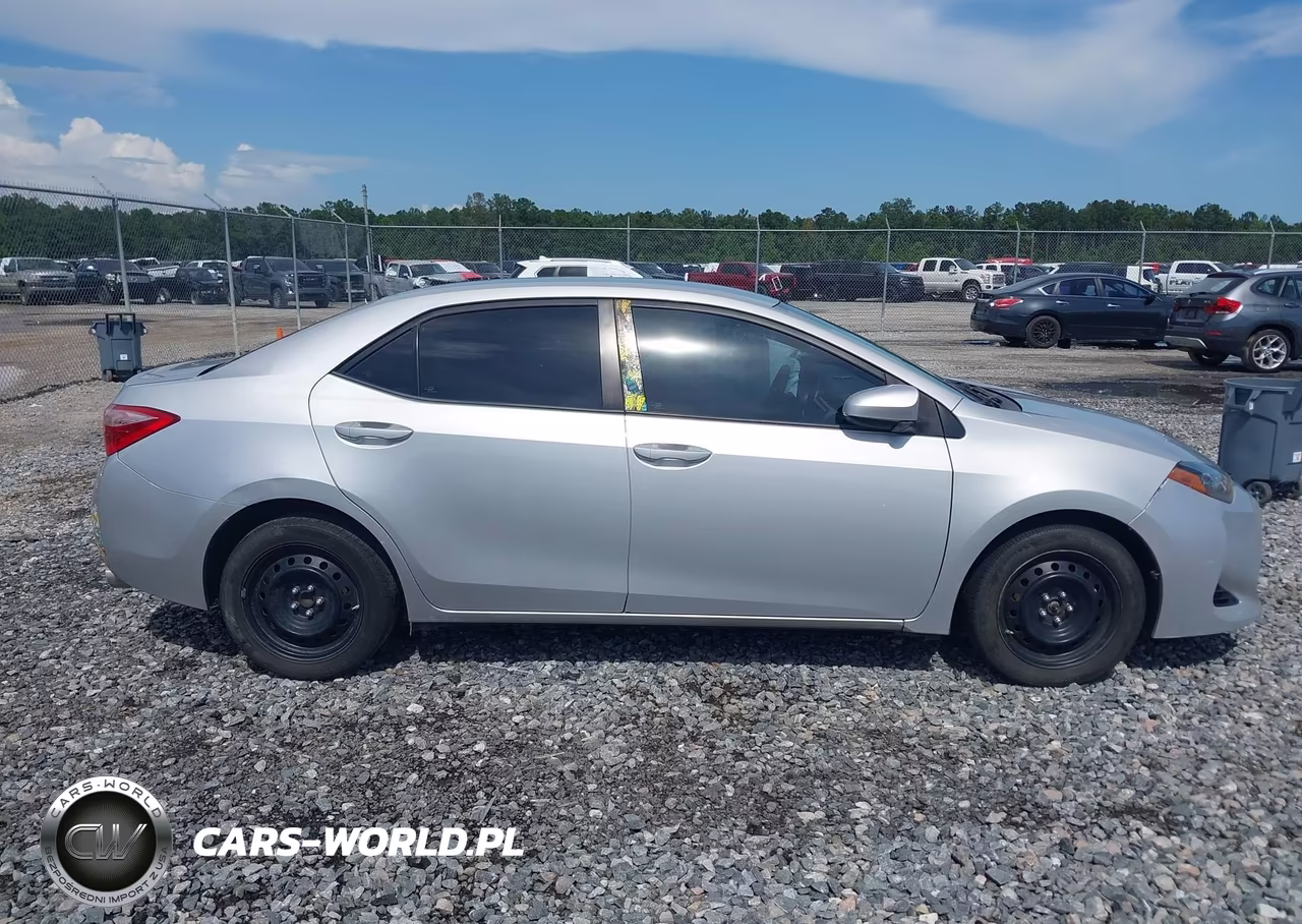 2018 Toyota Corolla Le VIN:2T1BURHE1JC096794 - 13