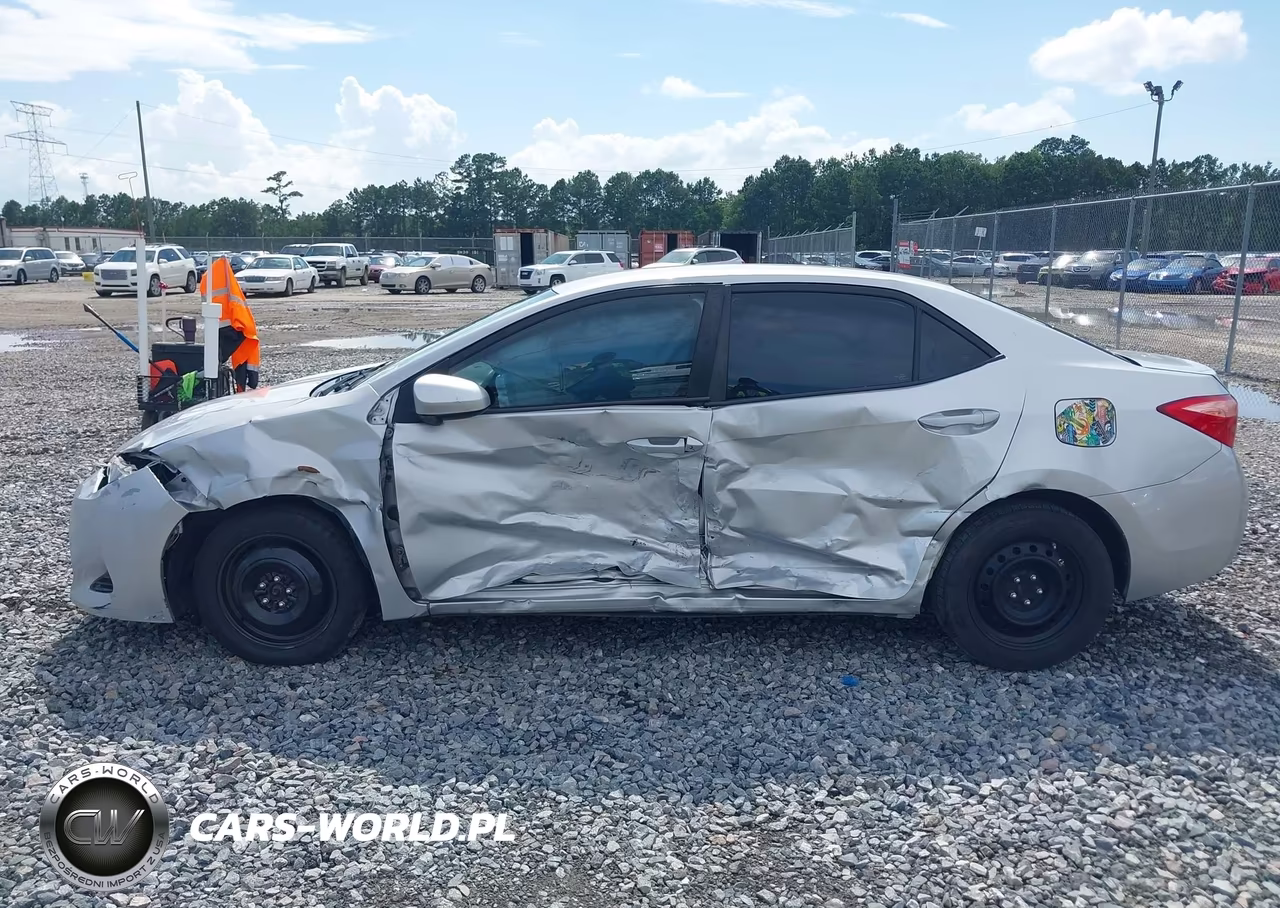 2018 Toyota Corolla Le VIN:2T1BURHE1JC096794 - 14