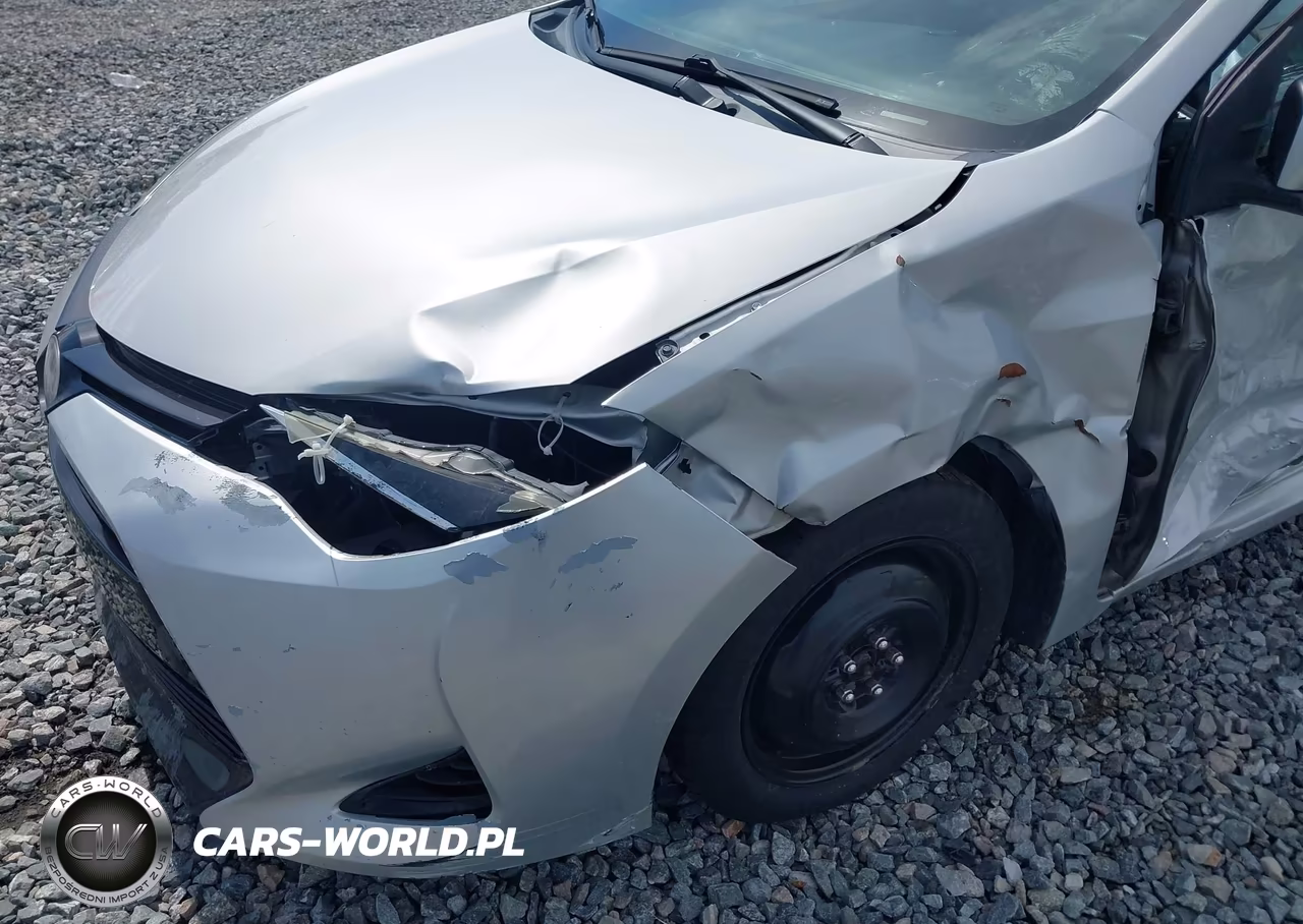 2018 Toyota Corolla Le VIN:2T1BURHE1JC096794 - 17