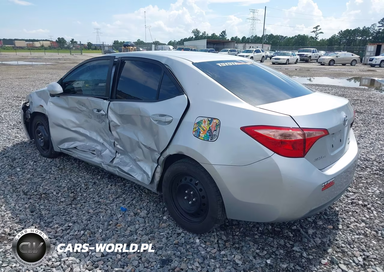 2018 Toyota Corolla Le VIN:2T1BURHE1JC096794 - 3