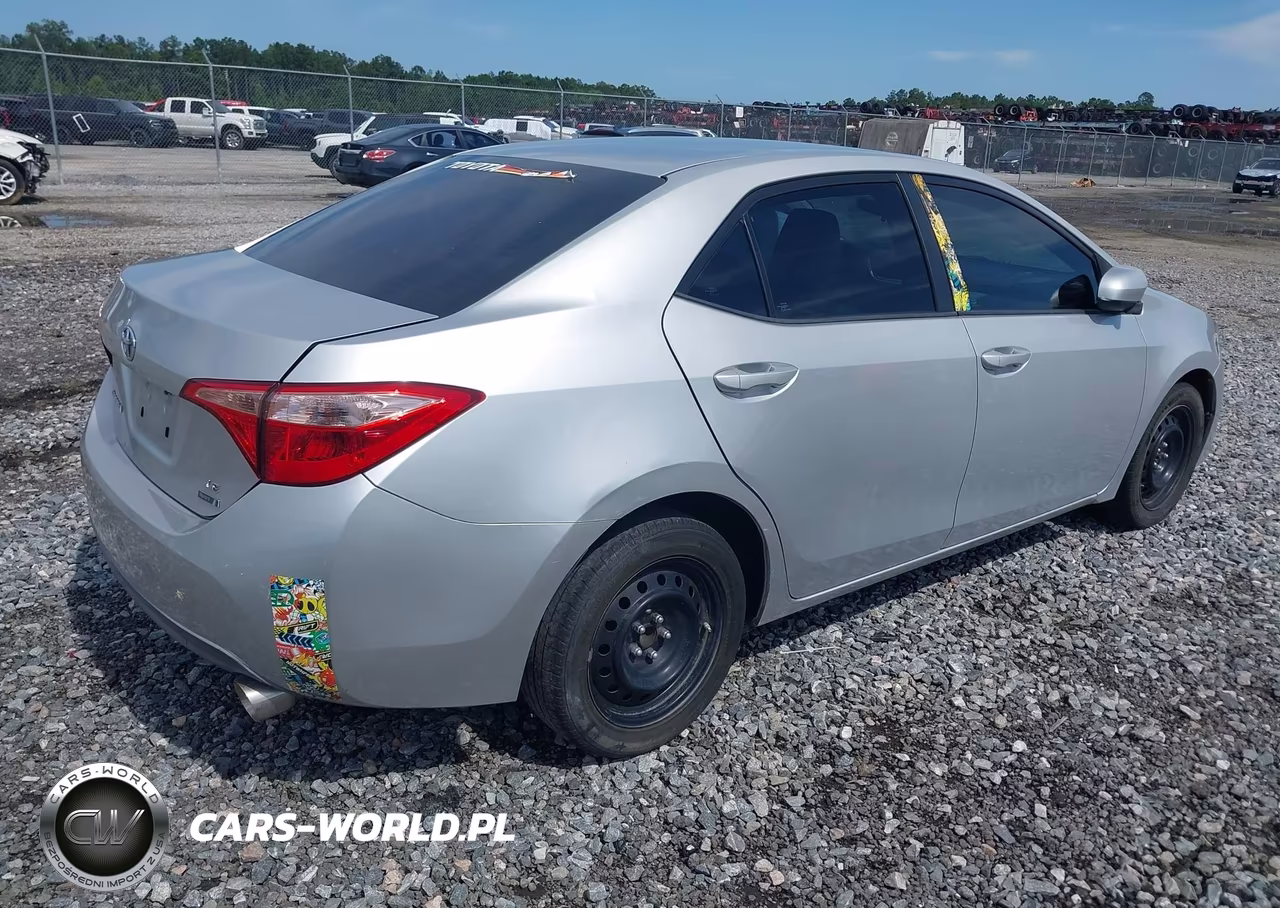 2018 Toyota Corolla Le VIN:2T1BURHE1JC096794 - 4