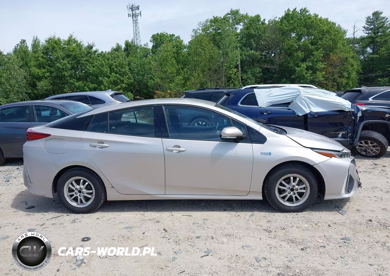 2018 Toyota Prius Prime Plus VIN:JTDKARFPXJ3087002 - 13
