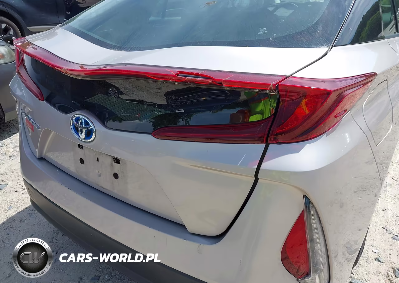 2018 Toyota Prius Prime Plus VIN:JTDKARFPXJ3087002 - 18