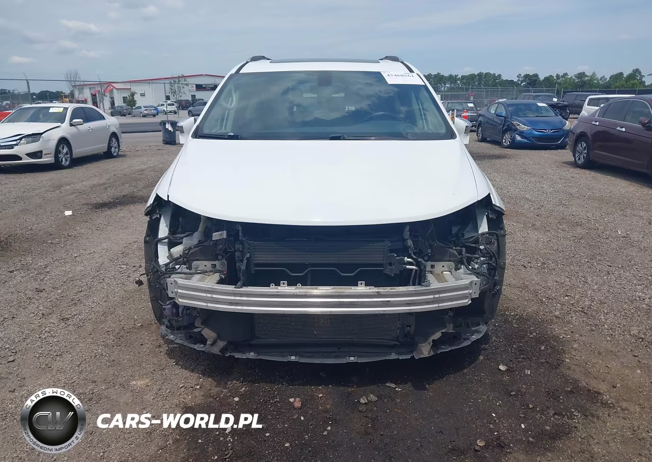 2017 Chrysler Pacifica Limited VIN:2C4RC1GGXHR754385 - 13