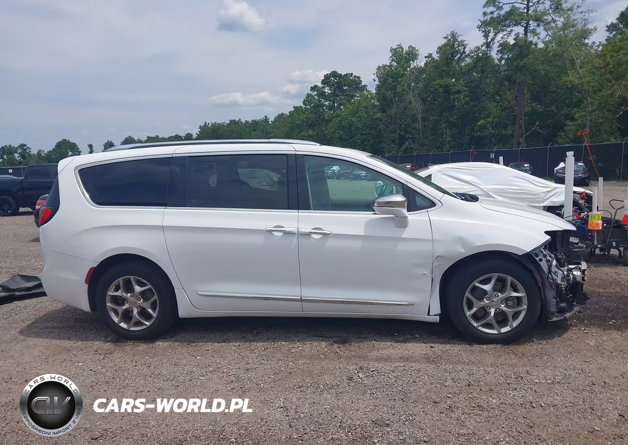 2017 Chrysler Pacifica Limited VIN:2C4RC1GGXHR754385 - 14