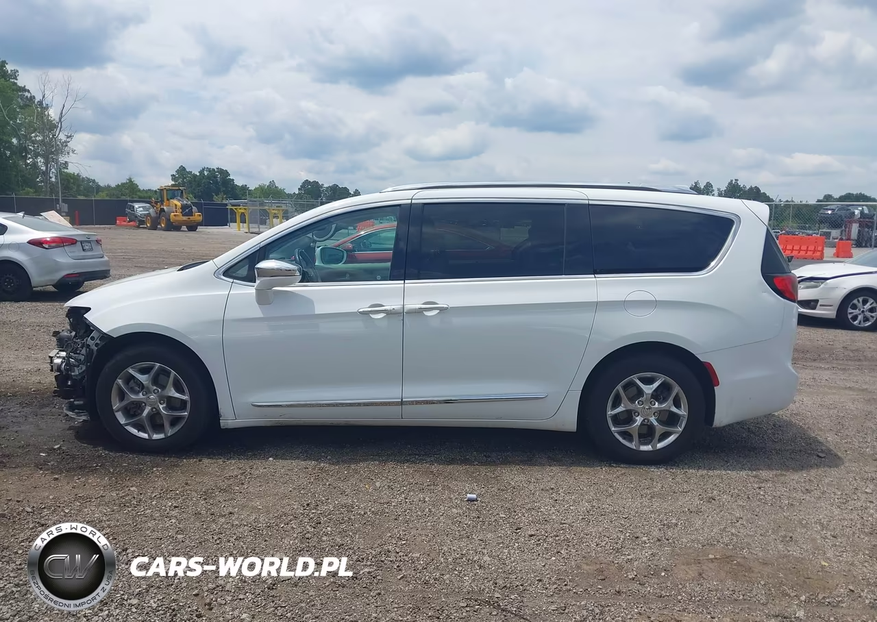 2017 Chrysler Pacifica Limited VIN:2C4RC1GGXHR754385 - 15