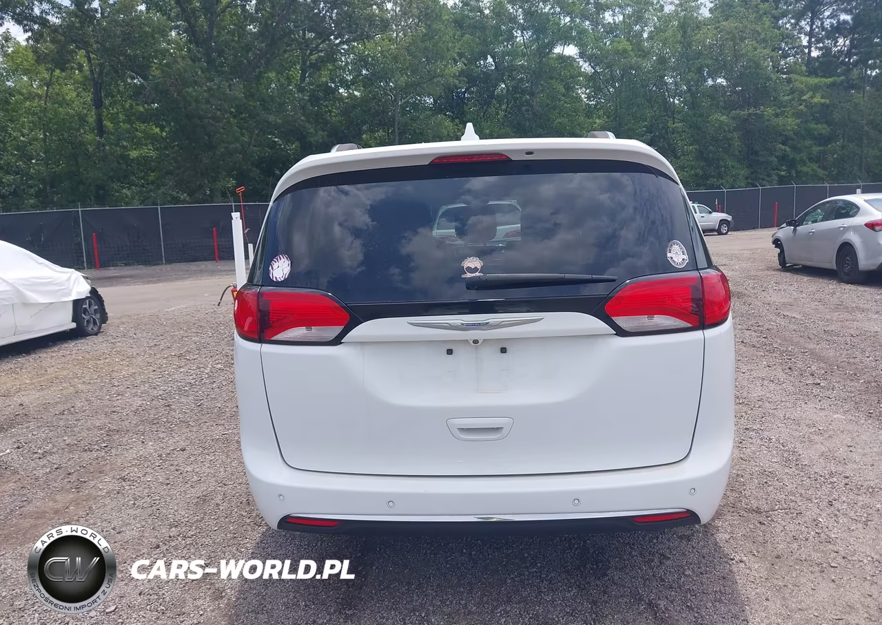 2017 Chrysler Pacifica Limited VIN:2C4RC1GGXHR754385 - 17