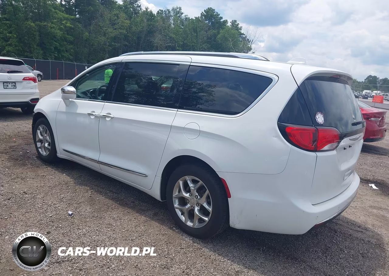 2017 Chrysler Pacifica Limited VIN:2C4RC1GGXHR754385 - 3