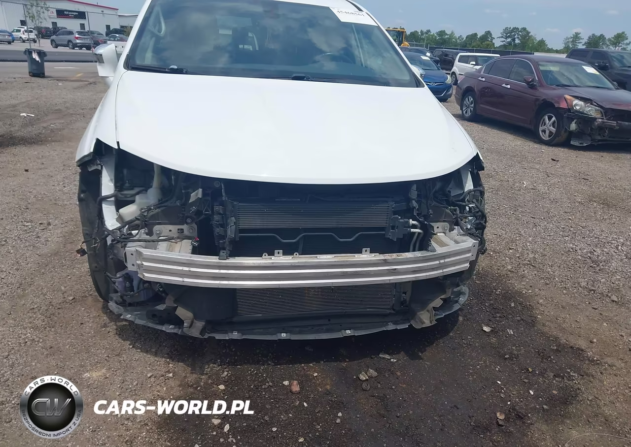 2017 Chrysler Pacifica Limited VIN:2C4RC1GGXHR754385 - 6