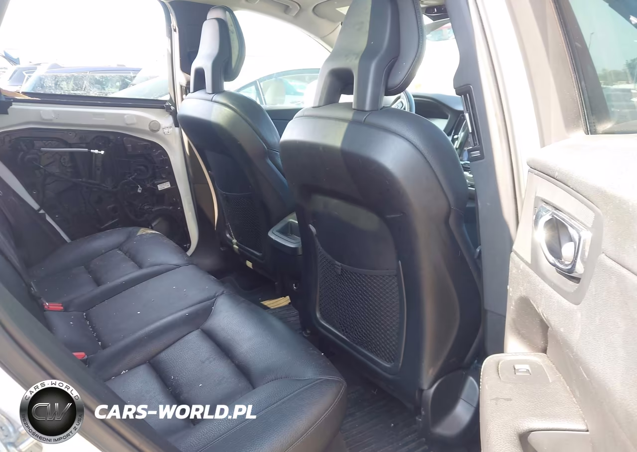 2018 Volvo Xc60 T5 Momentum VIN:YV4102RKXJ1035562 - 8