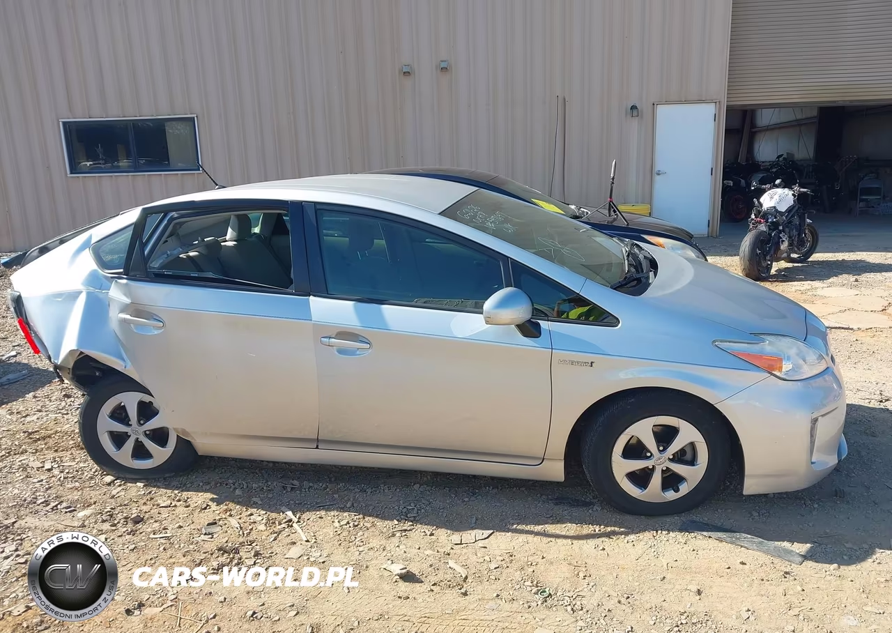 2013 Toyota Prius Two VIN:JTDKN3DU8D5547647 - 13