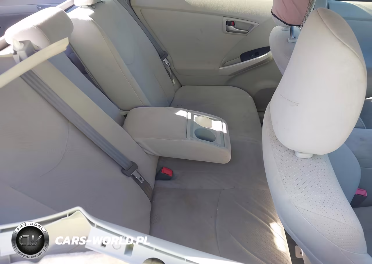 2013 Toyota Prius Two VIN:JTDKN3DU8D5547647 - 8