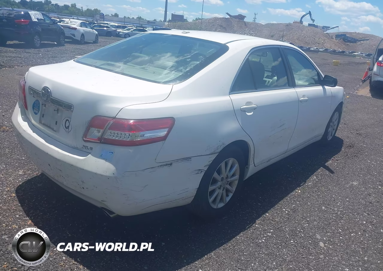 2011 Toyota Camry Xle VIN:4T1BF3EK8BU587008 - 4