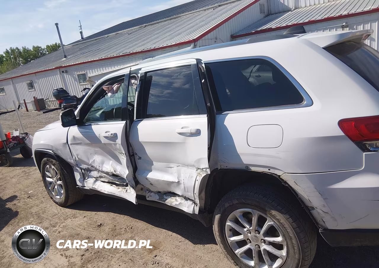2014 Jeep Grand Cherokee Laredo VIN:1C4RJFAGXEC565932 - 14