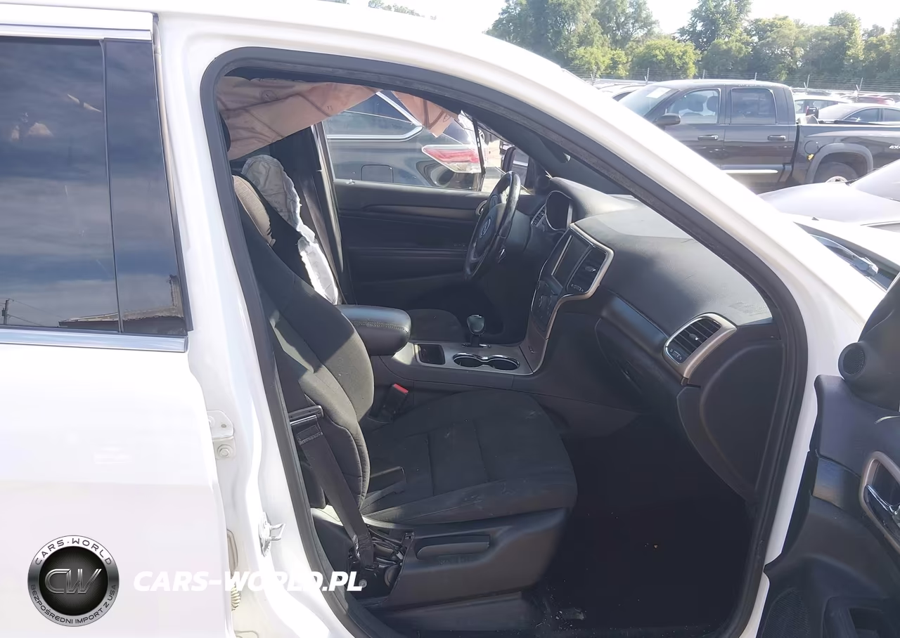 2014 Jeep Grand Cherokee Laredo VIN:1C4RJFAGXEC565932 - 5