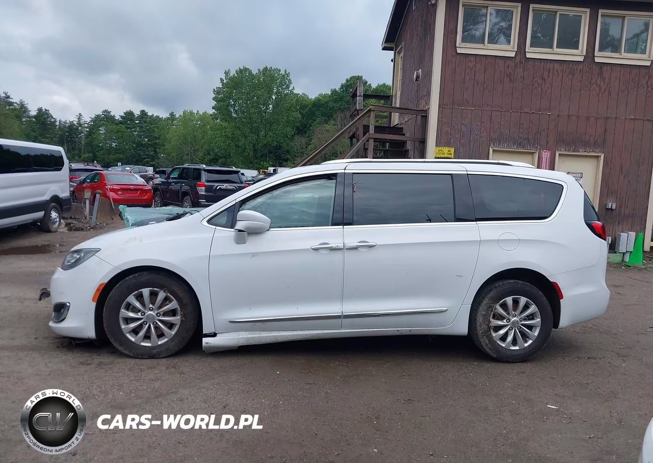 2018 Chrysler Pacifica Touring L VIN:2C4RC1BG4JR127503 - 14