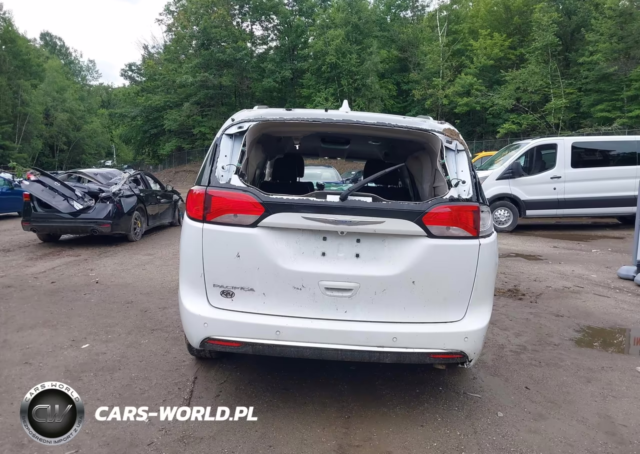 2018 Chrysler Pacifica Touring L VIN:2C4RC1BG4JR127503 - 16